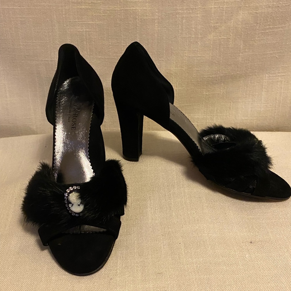 NEW Taryn Rose black Suede shoes with Rhinestone Cameos